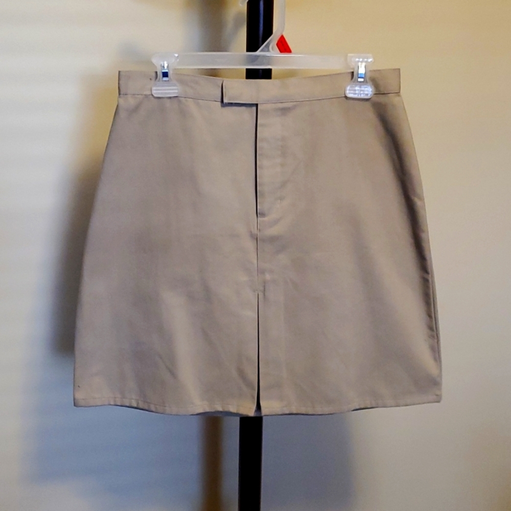 🎈3 FOR $10.  School Uniform khaki Skirt.  Sz 18 (Girls).  EUC!!